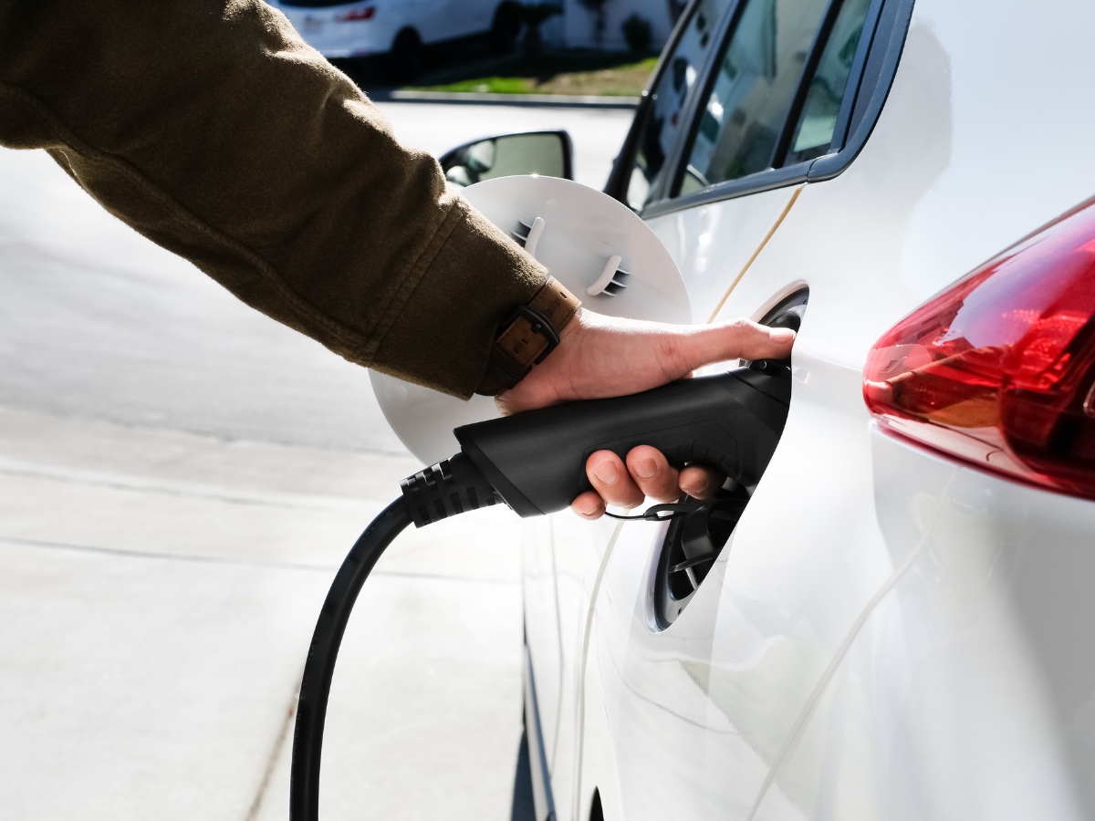 <i>Về lâu dài, các nhà phân tích và giám đốc điều hành ngành công nghiệp ô tô vẫn chưa thống nhất quan điểm về việc liệu công nghệ hybrid cắm sạc có tương lai cho một ngành công nghiệp vốn đã bị áp lực bởi chi phí đầu tư vào xe điện và pin ngày càng tăng hay không.</i>