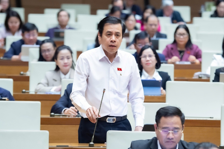 Đại biểu Trần Anh Tuấn, Đoàn Đại biểu Quốc hội Thành phố Hồ Chí Minh, phát biểu tại phiên thảo luận. 