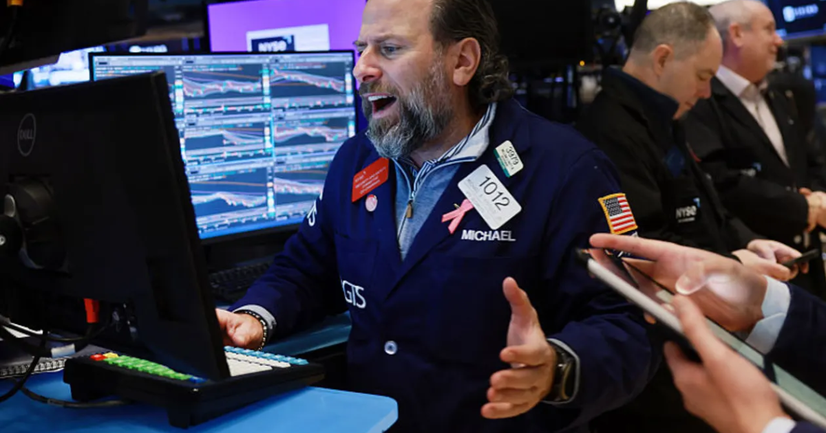 Chứng khoán Mỹ sụt điểm vì cổ phiếu AI lại bị xả, giá dầu giảm