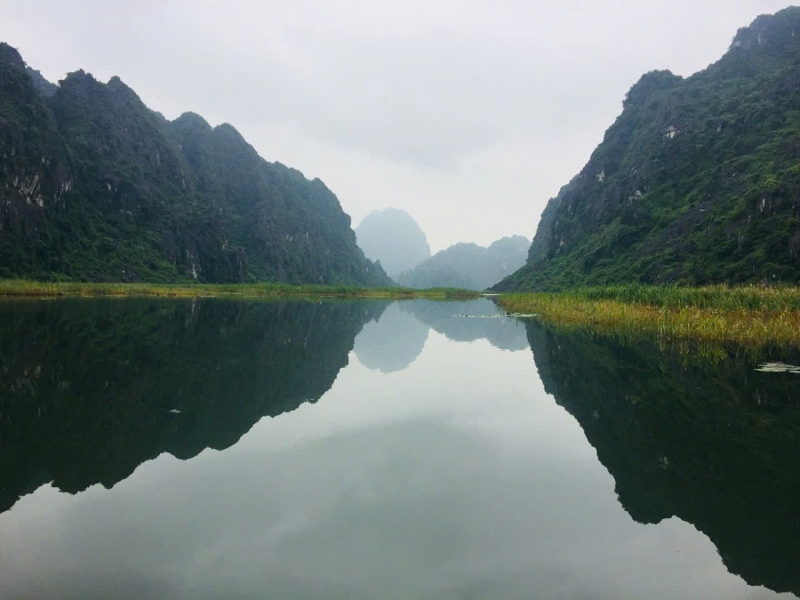 Vân Long mang vẻ đẹp của bức tranh thủy mặc hoàn hảo với biệt danh 