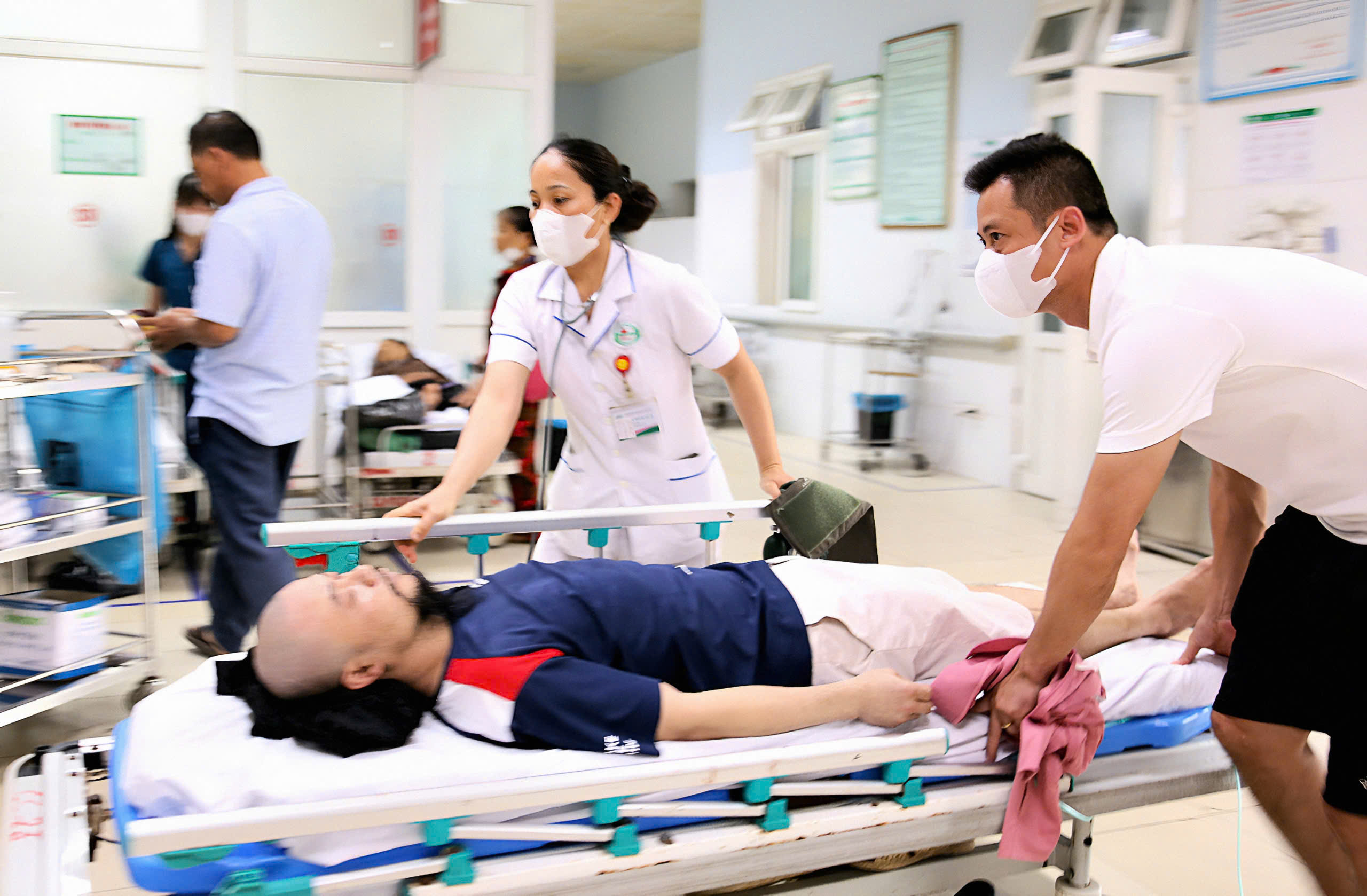 Sẵn sàng thu dung cấp cứu, kịp thời hỗ trợ y tế cho người dân vùng ngập lụt