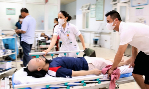 Sẵn sàng thu dung cấp cứu, kịp thời hỗ trợ y tế cho người dân vùng ngập lụt