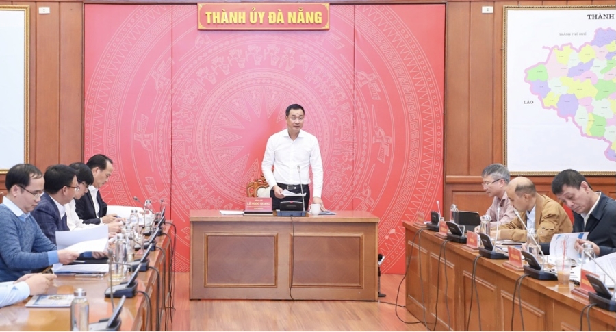 Bí thư Thành ủy Đà Nẵng Lê Ngọc Quang chủ trì cuộc họp Ban Chỉ đạo giải phóng mặt bằng Dự án tuyến đường sắt tốc độ cao trục Bắc-Nam (đoạn qua địa bàn Đà Nẵng) tại đầu cầu Thành ủy Đà Nẵng.