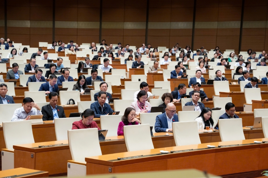 Toàn cảnh Hội trường thảo luận Dự án Luật sửa đổi, bổ sung một số điều của Luật Chuyển giao công nghệ, Kỳ họp thứ 10, Quốc hội khoá XV, ngày 21/10. 