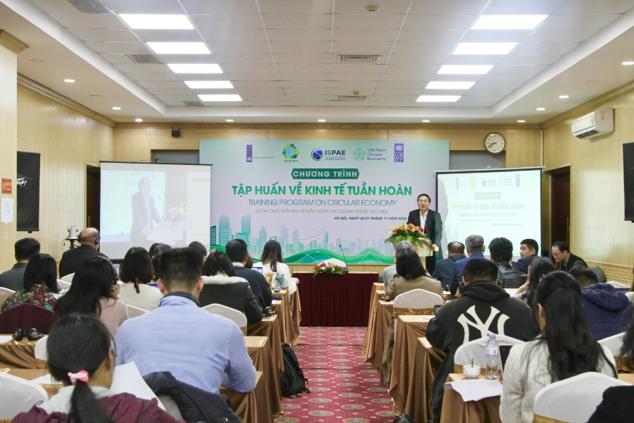 TS. Mai Thanh Dung, Phó Viện trưởng Viện Chiến lược, Chính sách Nông nghiệp và Môi trường phát biểu tại chương trình