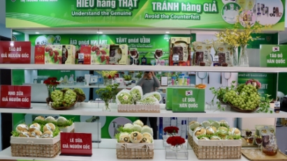 Over 500 real and fake products displayed at anti-counterfeiting exhibition in Hanoi