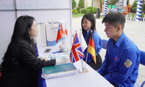 Nhiều doanh nghiệp tìm kiếm nhân lực trẻ tại ngày hội việc làm Quảng Trị