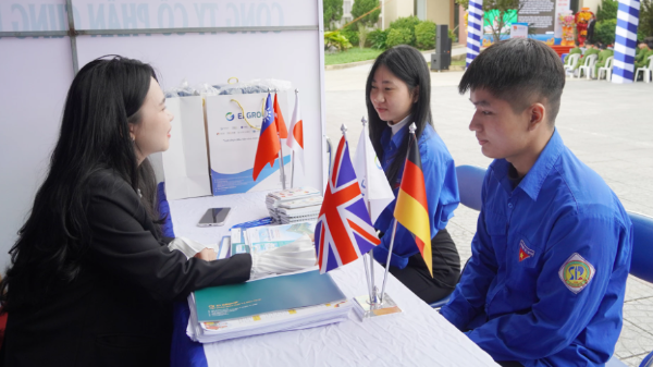 Nhiều doanh nghiệp tìm kiếm nhân lực trẻ tại ngày hội việc làm Quảng Trị