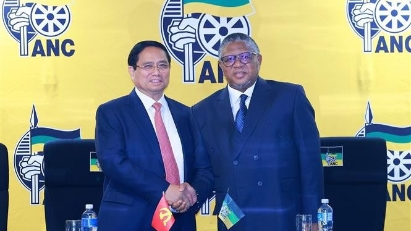 Prime Minister  Pham Minh Chinh meets with ANC Secretary-General