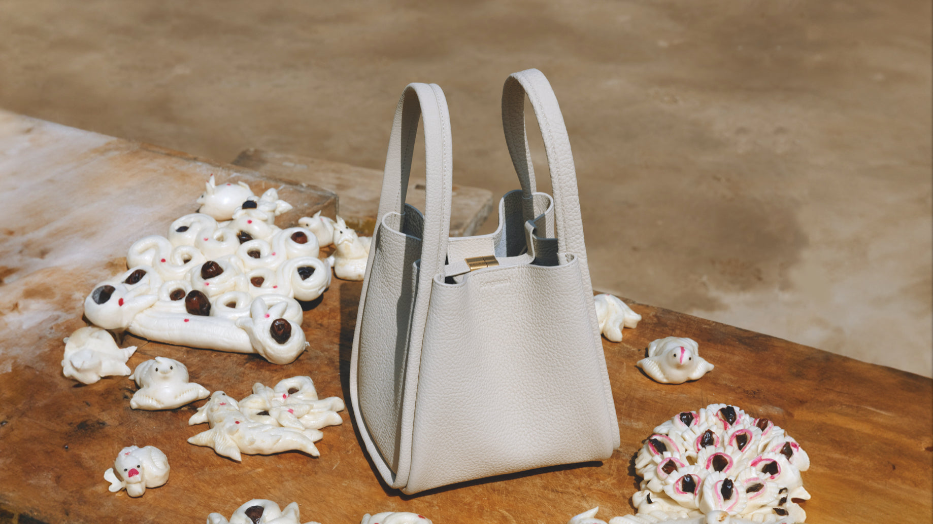 Chiếc túi bucket của Songmont - phiên bản 