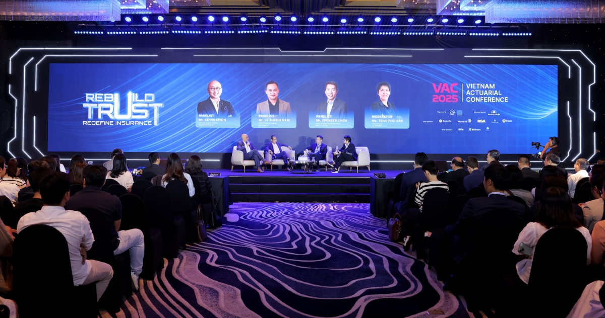 Các chuyên gia thảo luận tại tọa đàm.