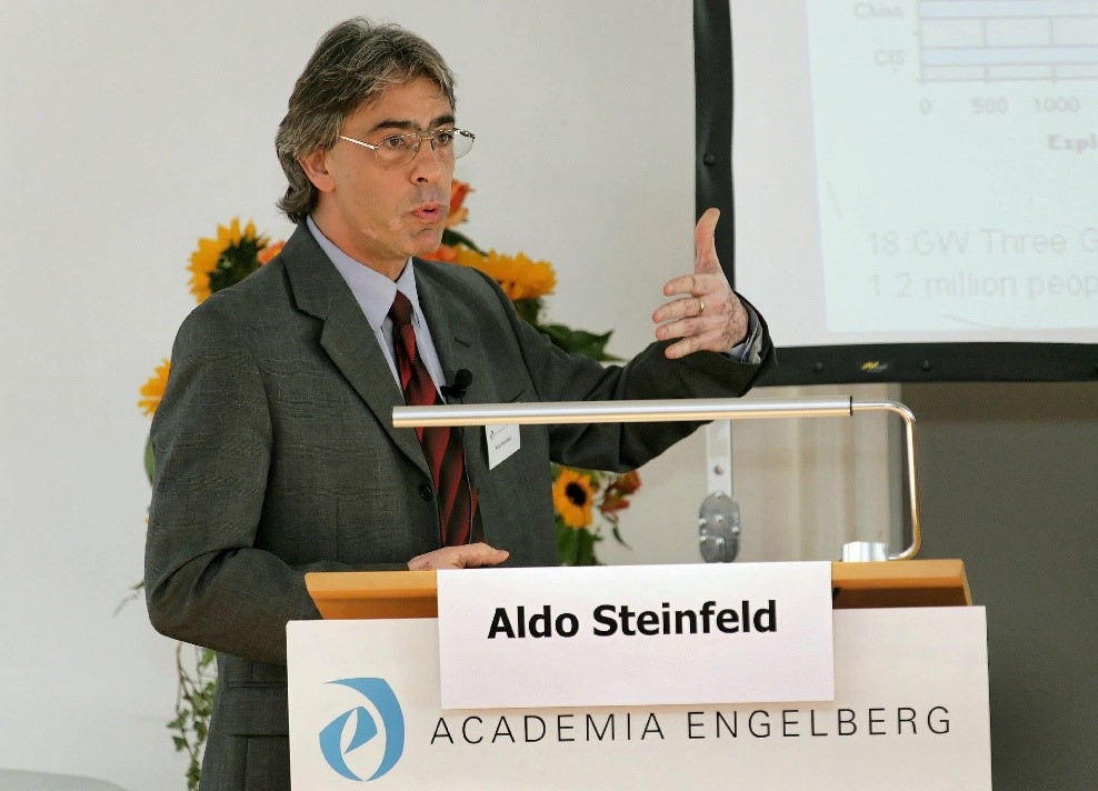GS. Aldo Steinfeld từ Viện Công nghệ Liên bang Thụy Sĩ (ETH Zurich), Chủ nhân Giải Thành tựu trọn đời SolarPACES của Cơ quan Năng lượng Quốc tế 2024. Ảnh: Academia Engelberg