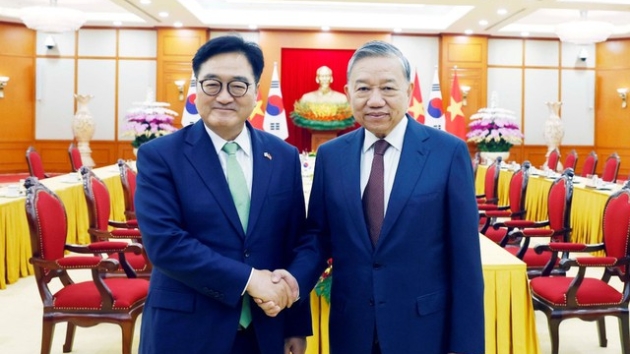 Party leader hosts receptions for top South Korean, Czech legislators