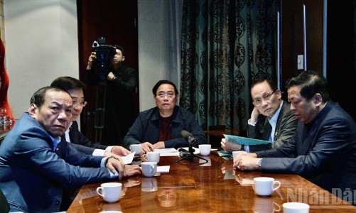 Thủ tướng Phạm Minh Chính họp khẩn từ Nam Phi chỉ đạo ứng phó mưa lũ ở miền Trung