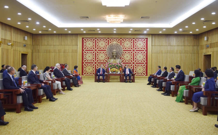 Quang cảnh buổi tiếp