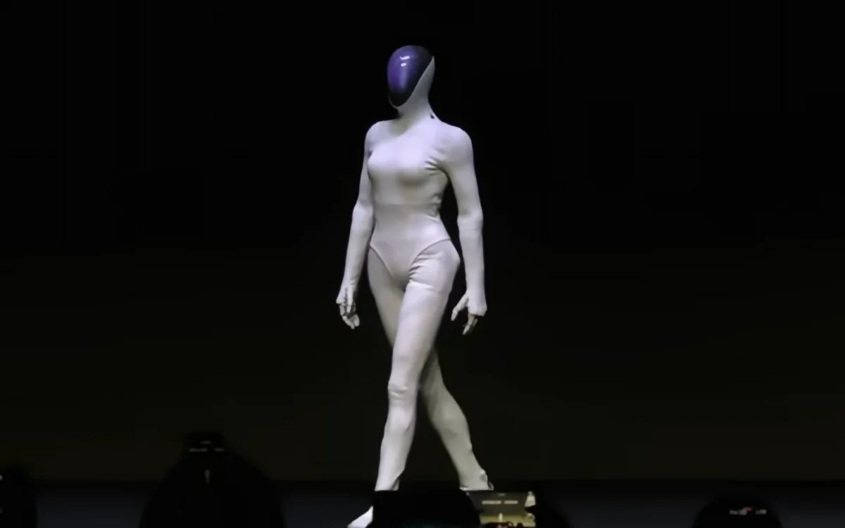 Robot hình người IRON của XPeng. 