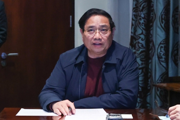 Thủ tướng Phạm Minh Chính chủ trì cuộc họp khẩn trực tuyến với các bộ, ngành, cơ quan, địa phương qua các điểm cầu trong nước về tình hình mưa lũ và tiếp tục ứng phó, khắc phục hậu quả thiên tai tại các tỉnh miền Trung - Ảnh: VGP