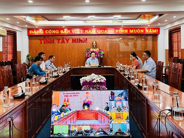 Phó Thủ tướng Mai Văn Chính dự họp tại điểm cầu trụ sở UBND tỉnh Tây Ninh - Ảnh: VGP