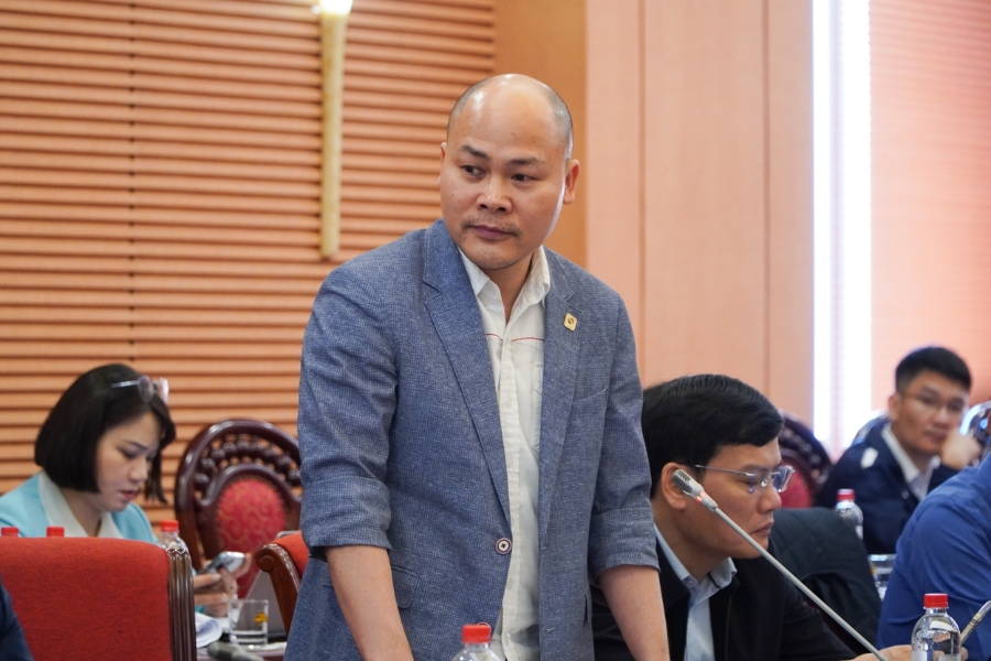 Ông Nguyễn Tử Quảng, Chủ tịch Hội đồng quản trị kiêm Tổng Giám đốc Tập đoàn BKAV, góp ý tại hội thảo. 