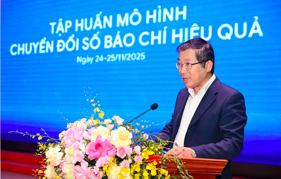  Cục trưởng Cục Báo chí Lưu Đình Phúc phát biểu khai mạc Lớp tập huấn Mô hình chuyển đổi số báo chí cho các cơ quan báo chí trên cả nước.