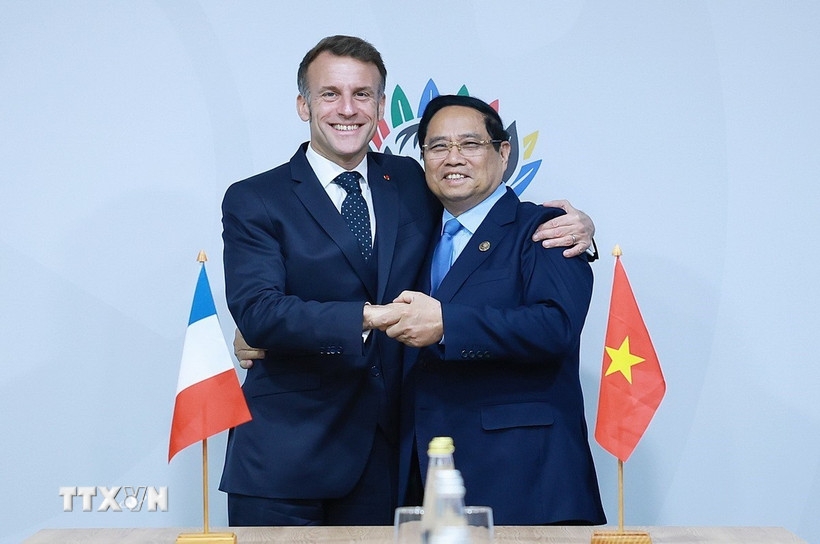 Thủ tướng Phạm Minh Chính gặp Tổng thống Pháp Emmanuel Macron. Ảnh: TTXVN.