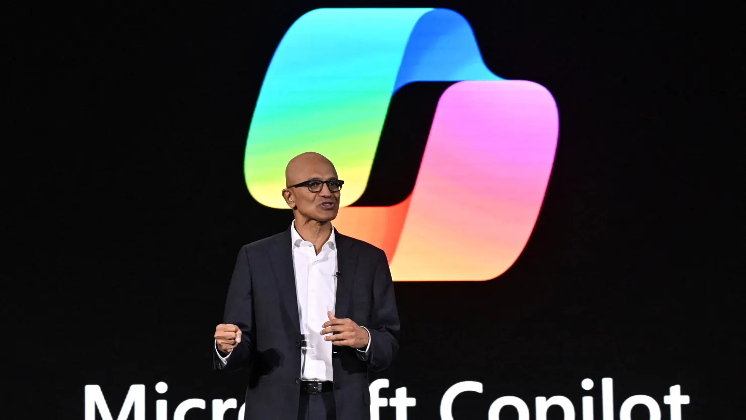 Tổng Giám đốc Điều hành Microsoft Satya Nadella phát biểu tại Microsoft Build AI Day ở Jakarta (Indonesia) vào ngày 30/4/2024.