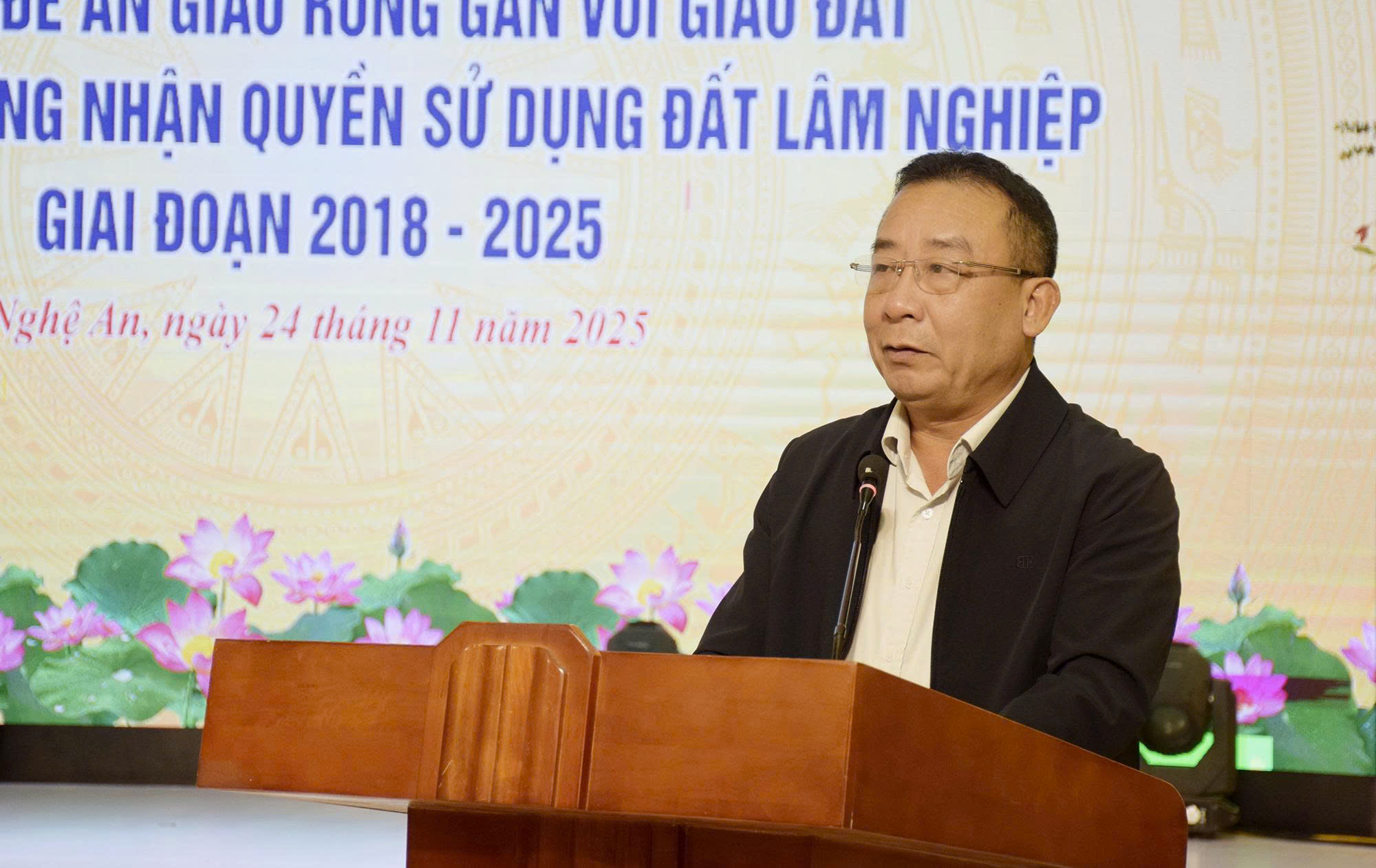 Phó Chủ tịch UBND tỉnh Nghệ An Nguyễn Văn Đệ phát biểu hội nghị