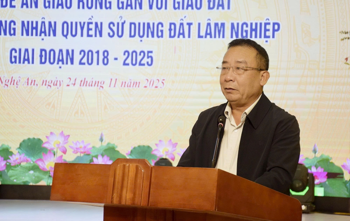 Phó Chủ tịch UBND tỉnh Nghệ An Nguyễn Văn Đệ phát biểu hội nghị