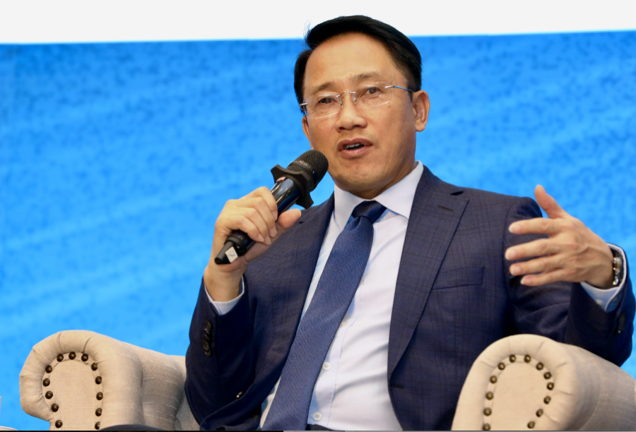 Ông Mai Sơn, Phó Cục trưởng Cục Thuế chia sẻ tại hội thảo.