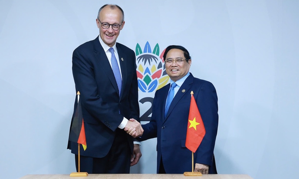 Thủ tướng Chính phủ Phạm Minh Chính và Thủ tướng Đức Friedrich Merz gặp nhau nhân dịp cùng tham dự Hội nghị Thượng đỉnh G20. Ảnh: VGP.