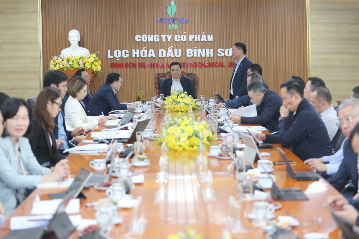 Chủ tịch HĐQT BSR Bùi Ngọc Dương báo cáo tại buổi làm việc.