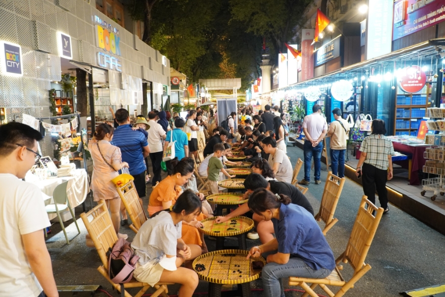 Đường sách trở thành sản phẩm du lịch đêm mới của TP.HCM.