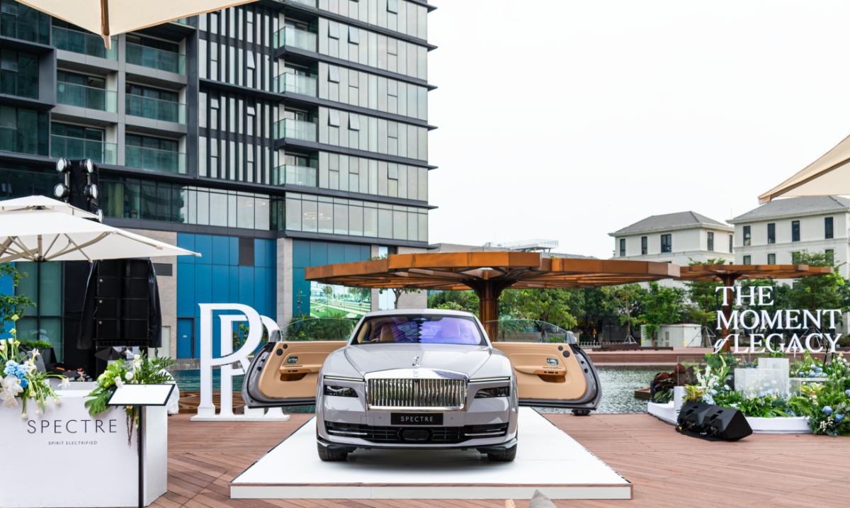 Rolls-Royce
Spectre - mẫu xe điện đầu tiên của thương hiệu Anh quốc.