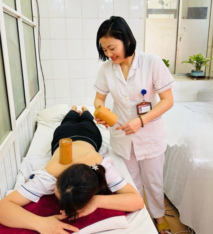 Nhiều bệnh nhân chia sẻ họ tin tưởng y học cổ truyền vì tính an toàn, ít tác dụng phụ và hỗ trợ phục hồi lâu dài.