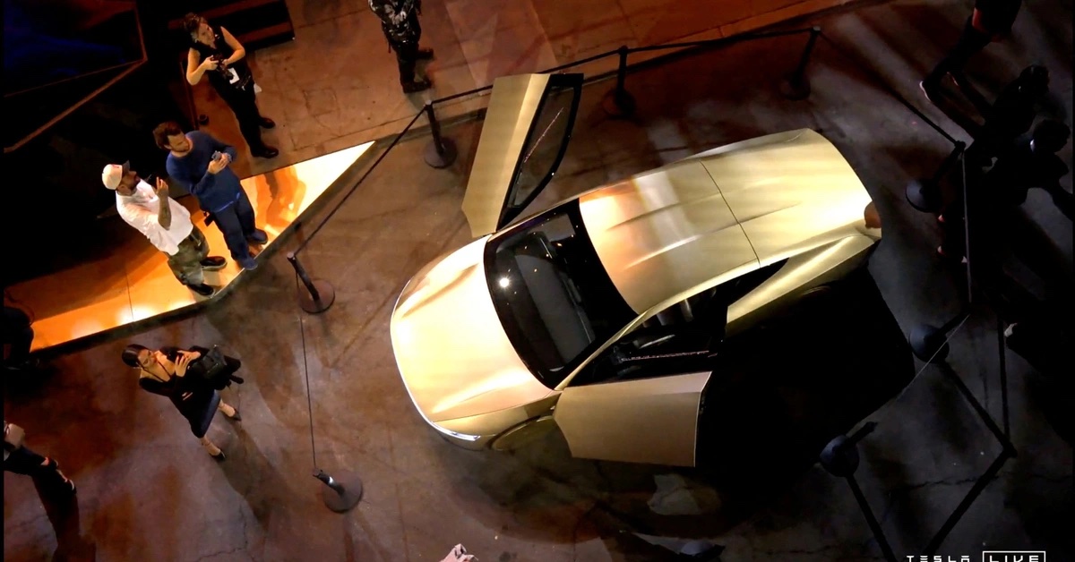 <i>Tesla bán xe điện tại Trung Quốc và được cho sẽ giới thiệu Cybercab tại Thượng Hải trong tháng này. Tuy nhiên, công ty chỉ mới bắt đầu thử nghiệm taxi robot tại Texas vào tháng 6, và mới xin được giấy phép hoạt động tại Arizona.</i>