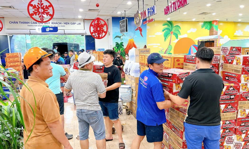 Không khí mua sắm tại nhiều siêu thị ở miền Trung đã nhộn nhịp trở lại.