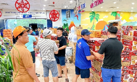 Không khí mua sắm tại nhiều siêu thị ở miền Trung đã nhộn nhịp trở lại.