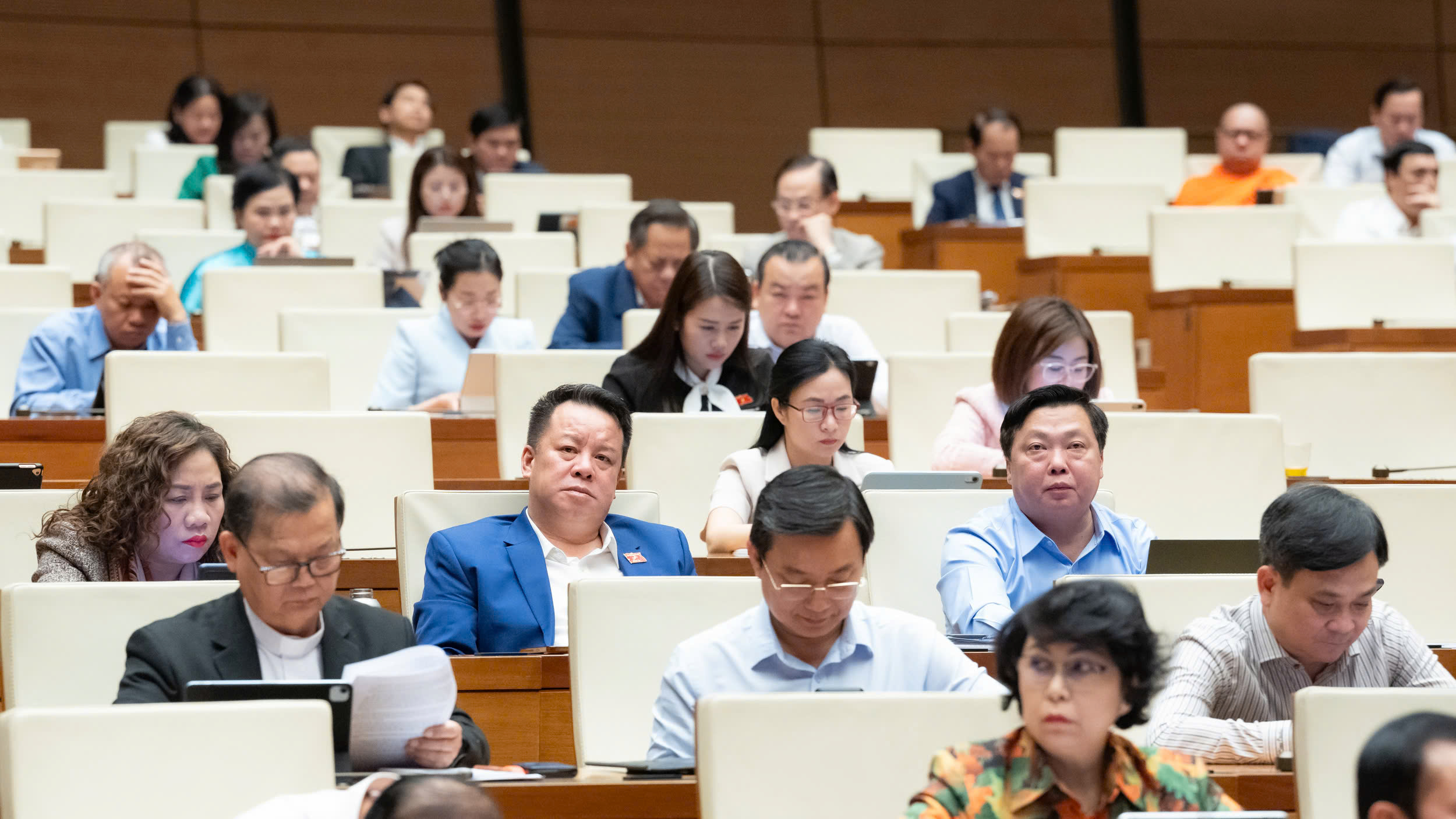 Các đại biểu tham dự tại Hội trường. Ảnh: Quốc hội. 