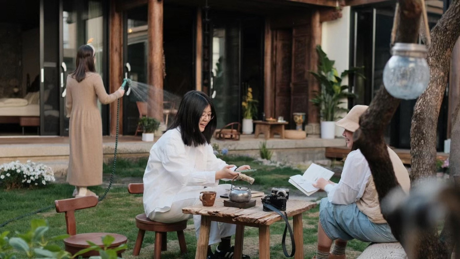 Với giá thuê nhà và chi phí ăn uống thấp hơn, trong khi chi phí đi lại tương đương, các thành phố nhỏ mang lại một phong cách sống dễ chịu và tiết kiệm.