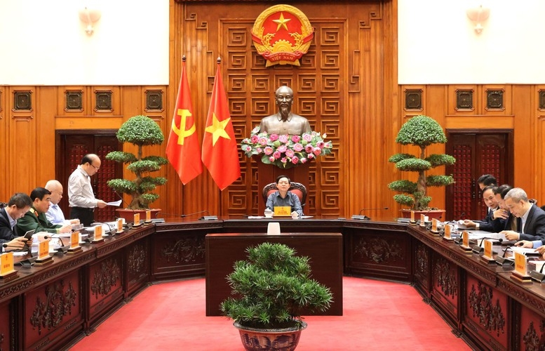 Phó Thủ tướng Hồ Quốc Dũng chủ trì cuộc họp với các bộ, cơ quan ngang bộ cho ý kiến hoàn thiện dự thảo Quyết định của Thủ tướng Chính phủ ban hành Quy chế tiếp nhận, xử lý phản ánh, kiến nghị trên Hệ thống thông tin tiếp nhận, xử lý phản ánh, kiến nghị về văn bản quy phạm pháp luật. Ảnh: VGP