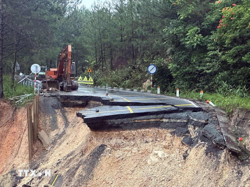 Công bố tình huống khẩn cấp về thiên tai trên đường đèo Mimosa