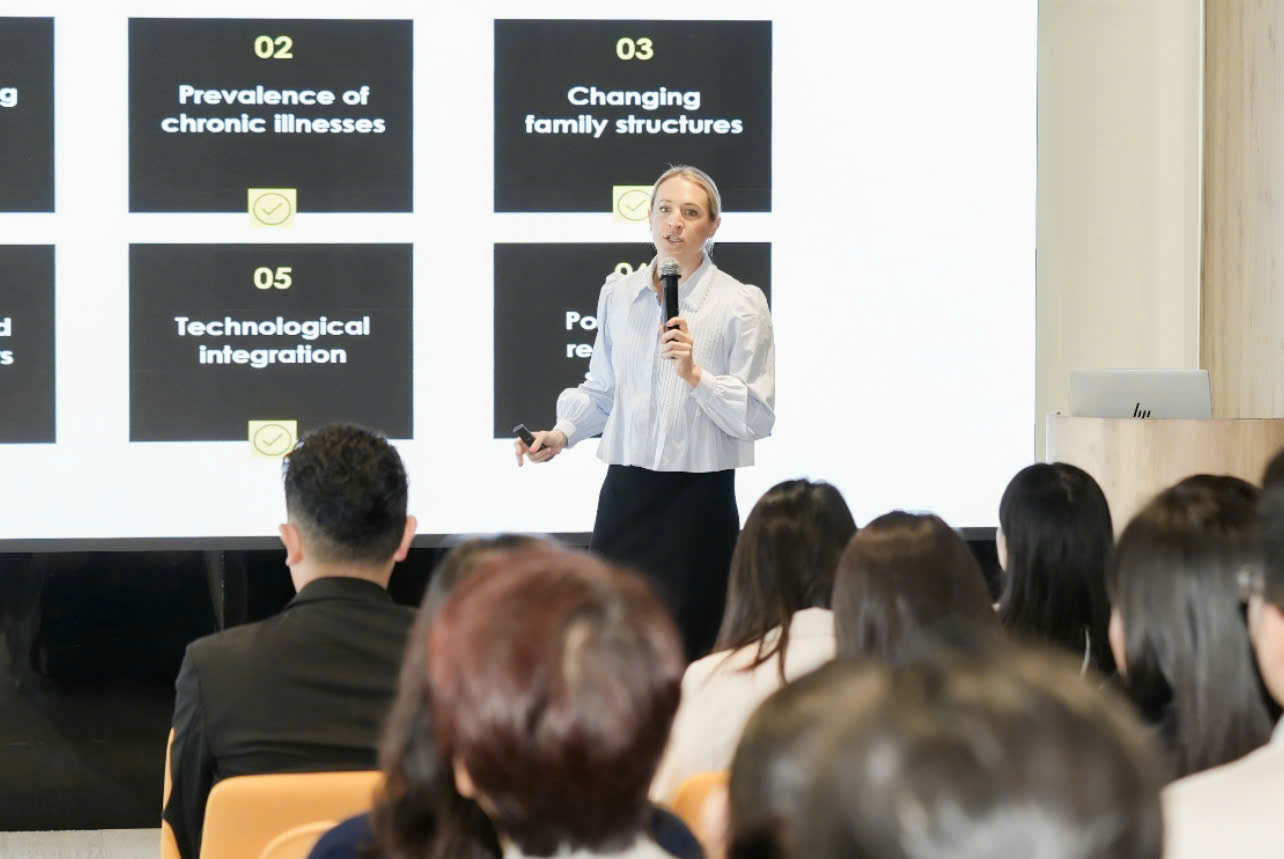 Bà Emily Fell, Giám đốc cấp cao, bộ phận Living Sectors khu vực châu Á - Thái Bình Dương.