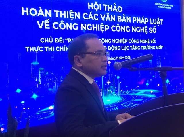Ông Trần Anh Tú, Phó cục trưởng Cục Công nghiệp công nghệ thông tin (Bộ KH&CN) phát biểu tại Hội thảo. Ảnh Ngô Anh Văn