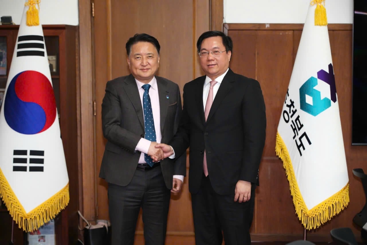 Chủ tịch UBND tỉnh Phú Thọ Trần Duy Đông tiếp&nbsp;đối tác Hàn Quốc.&nbsp;(Nguồn ảnh: UBND tỉnh Phú Thọ)