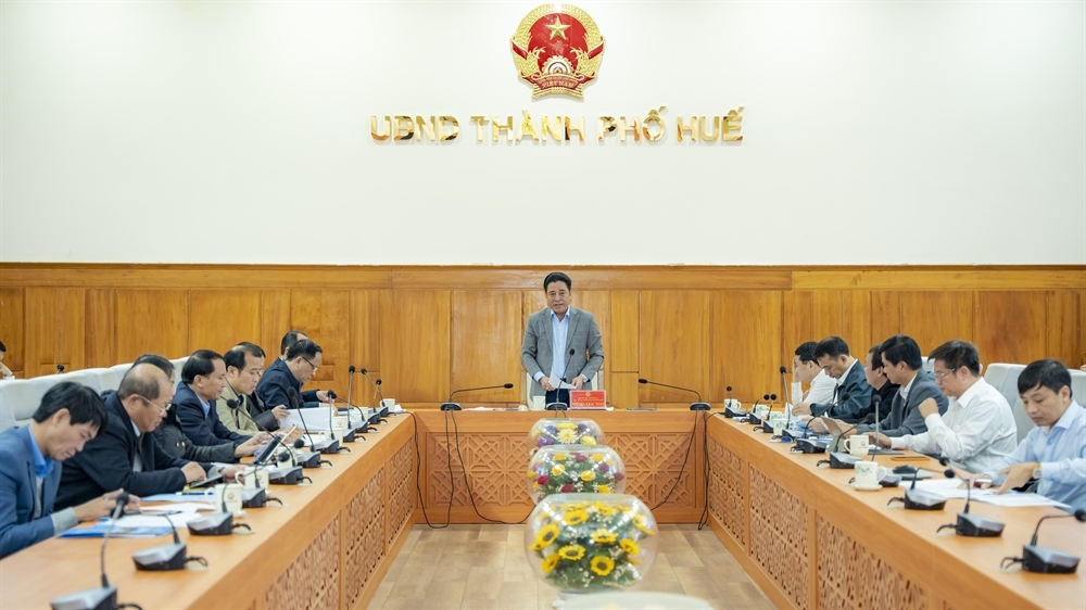 Chủ tịch UBND thành phố Huế Nguyễn Khắc Toàn phát biểu tại cuộc họp