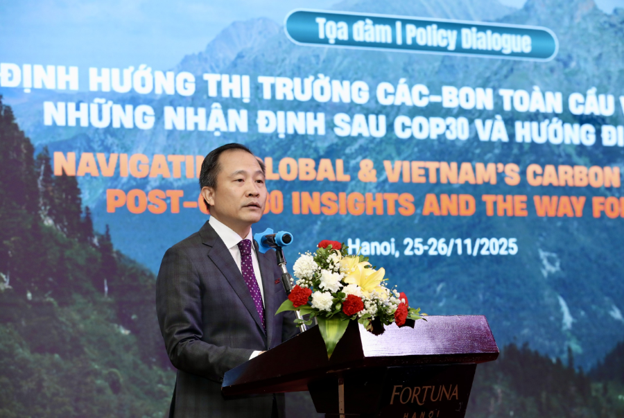 PGS. TS. Lê Trung Thành, Hiệu trường Trường Đại học Kinh tế (UEB) - Đại học Quốc gia Hà Nội (VNU), phát biểu tại Hội thảo (Ảnh: Việt Dũng)