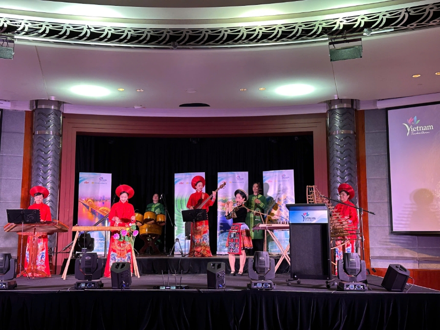Trình diễn nhạc cụ dân tộc Việt Nam tại Melbourne.