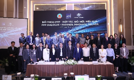 Các đại biểu chụp ảnh lưu niệm tại sự kiện “Đối thoại cấp cao về PPP”.