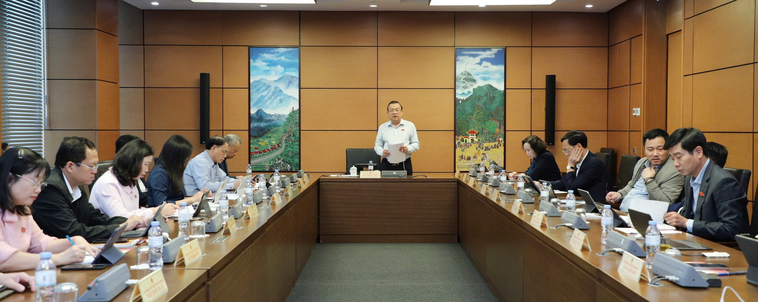 Các đại biểu Quốc hội tham gia phiên thảo luận tại Tổ 3 về Luật Công nghệ cao (sửa đổi).