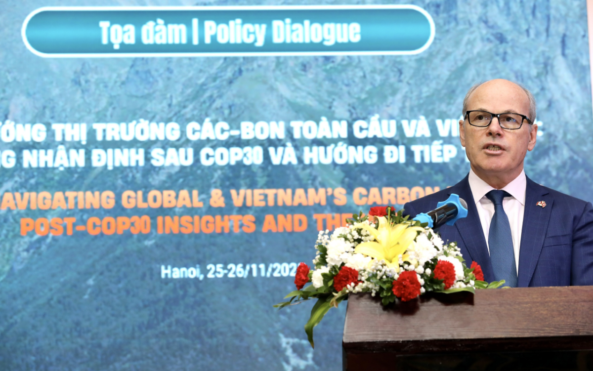 Đại sứ Canada tại Việt Nam, ông Jim Nickel, chia sẻ về tiềm năng cũng như định hướng về hợp tác giữa Việt Nam và Canada trong phát triển thị trường carbon (Ảnh: Việt Dũng)